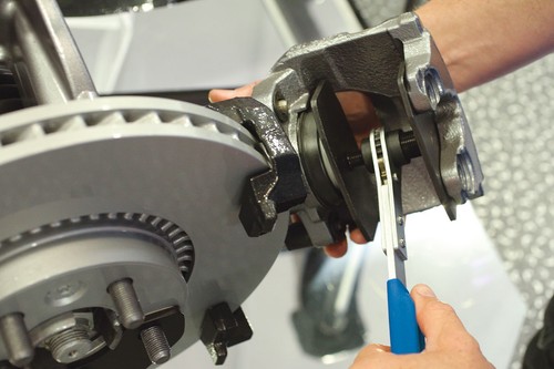 Ratcheting brake piston - ratcheting,