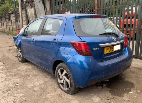 Toyota yaris hybrid 2014 - yaris,