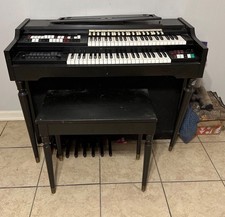Lowrey Electric Organ