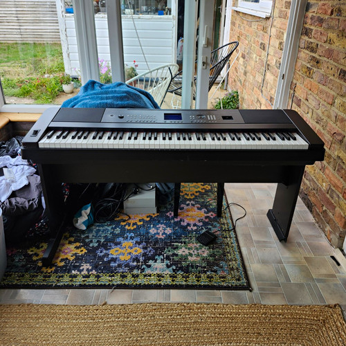 Yamaha portable grand dgx 650 - yamaha,