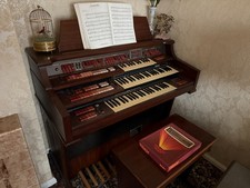 Wurlitzer D72 Professional Digital Music System - Works but would need a service