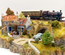 N Scale Gauge Countryside Diorama Steam Locomotive Model Railway Layout Scenery