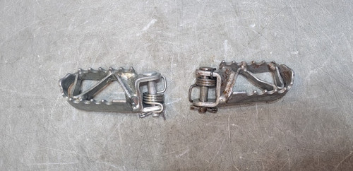 Honda cr80r cr85r foot pegs - cr80r,