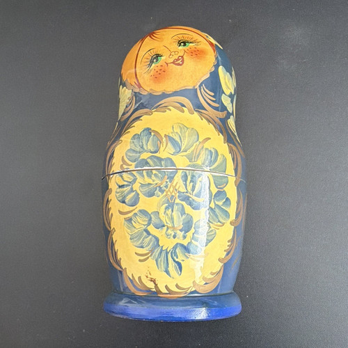 Russian nesting dolls - nesting,