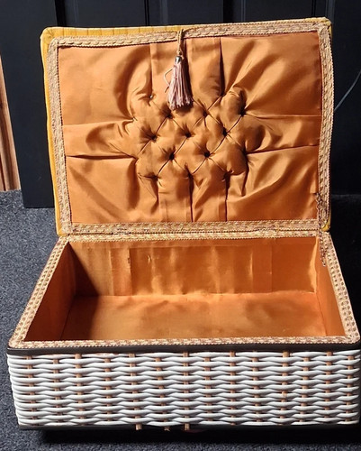 Sewing box large vintage - sewing,