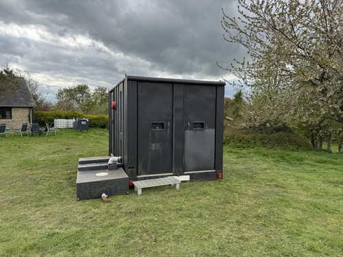 Towable welfare unit - towable,