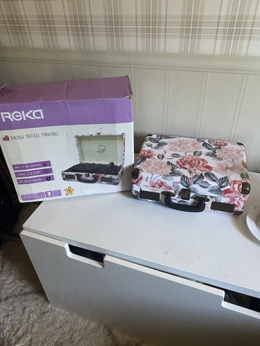 Pretty reka vintage suitcase - vintage,