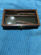 vintage-style wooden handle