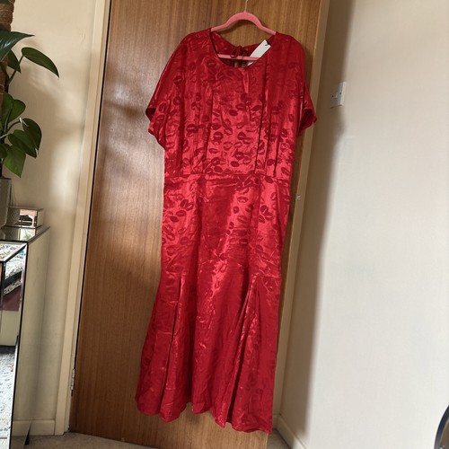 Never fully dressedwomen red - never,