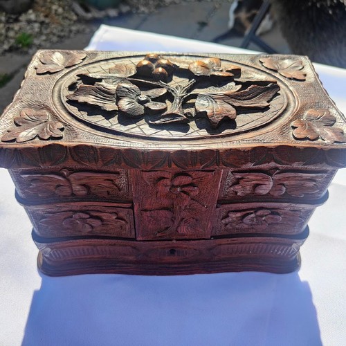 Carved black forest jewellery - black,