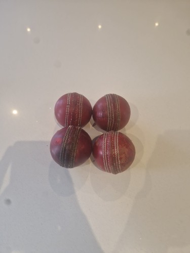 Used cricket balls 1 2 - balls, 1/2