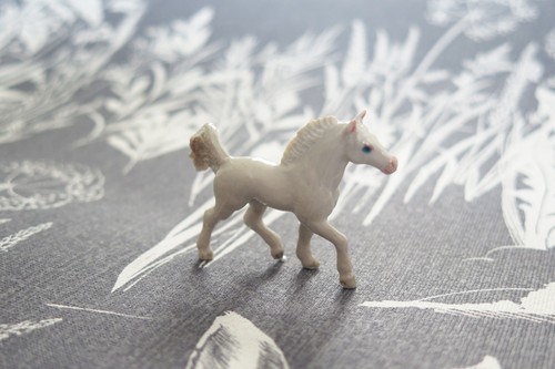 Elegant white horse minifig - elegant,