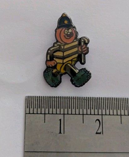 Vintage bertie bassett pin - bertie,