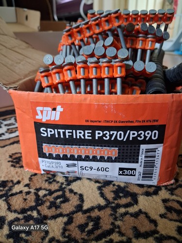 Lot spit nails 1 box - ,