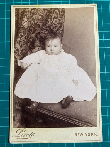 Cabinet card baby - baby, resting