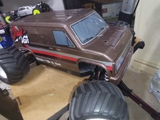 Kyosho Fazer Mk2 Mad Van 1/10 Monster Truck Roller Slider Chassis w/ Servo