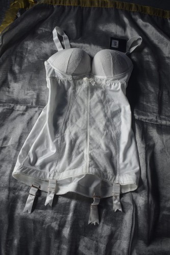 New gossard suspender - new, 4
