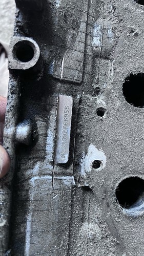 Engine cylinder head - cylinder,