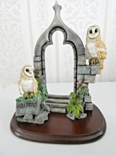 RESIN ORNAMENT OF TWO BARN