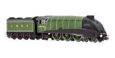 Dapol 2S-008-019 N Gauge LNER A4 4-6-2 4485 'Kestrel' LNER Green