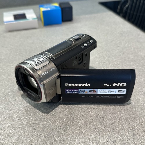 Panasonic v720 handheld - hc-v720,
