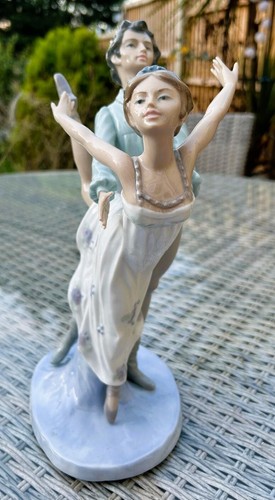 Nao lladro dancing a - nao,