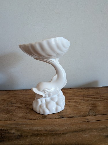 Pedestal fish and shell - fish,