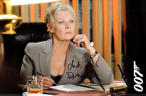 Dame judi dench hand - dame,