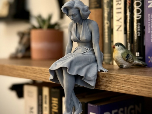 Sad marilyn monroe edge - monroe, sitter