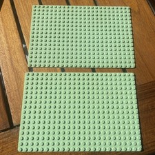 Vintage 2 x LEGO PALE  GREEN
