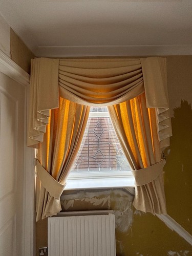 Gold coloured swags - coloured, and
