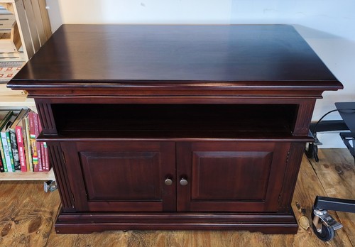Mahogany cabinet with - tv,