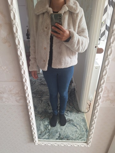 Faux fur button - -collared, short