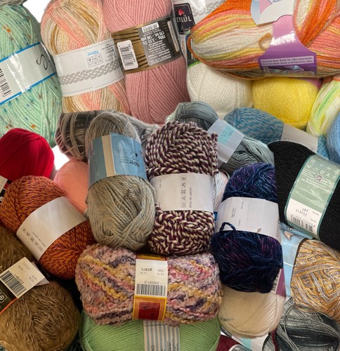 1kg massive clearance knitting - 1kg,