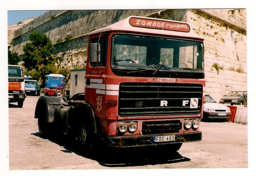 Malta lorry truck photo - truck,