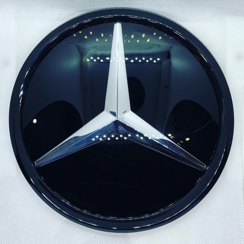 Mercedes front grill badge - front,