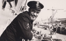 Post WW2 Royal Navy AR Air Radio Sailor Photo Uniform Cap Badge Shipyard Scene