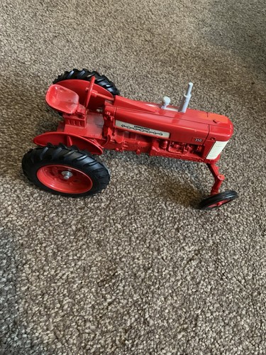 Ertl farmall 350 tractor - ertl,