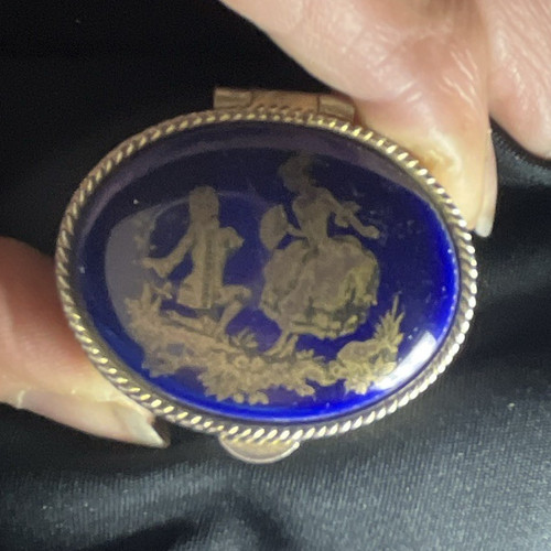 Oval hinged metal pill box - hinged,
