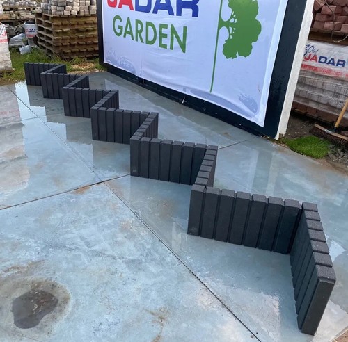 Concrete kerb stone palisades - concrete,