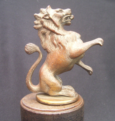 Vintage 1920s rampant lion - lion, car