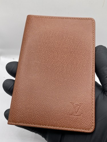 Louis vuitton taiga card - taiga,