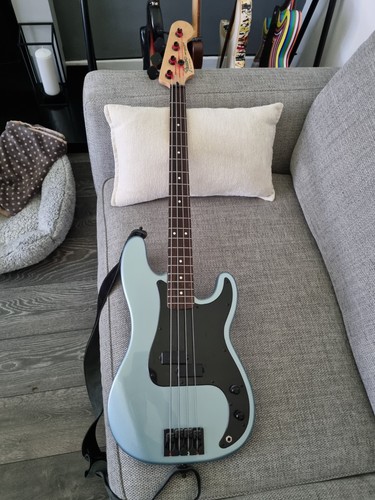 Fender mim precision bass all - fender,