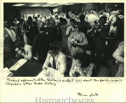 1985 press photo pleased - 1985,