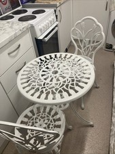 Tulip Garden Table And 2