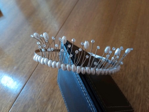 Pretty tiara pearl and crystal - pretty,