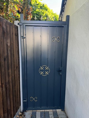 This gate 2 - gate, m