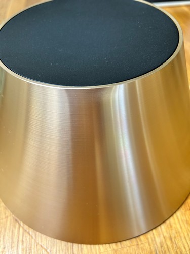 And beolab cone in gold - and,
