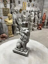 Garden ornament Lion with crown ,proud sitting lion concrete statue sculpture Aq