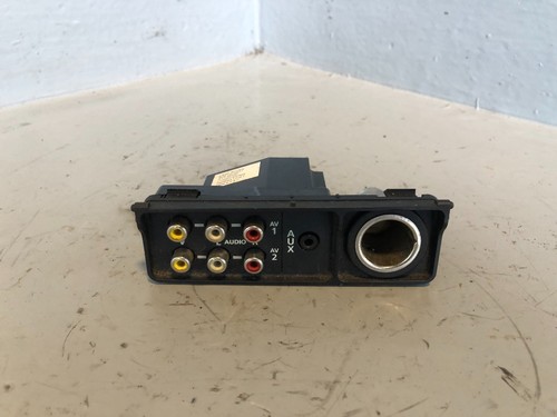 Centre console ports - console, aux